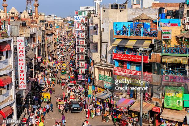 city life - main bazar, paharganj, new delhi, india - delhi bildbanksfoton och bilder