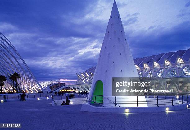 umbracle and museum of sciences - pináculo campanário imagens e fotografias de stock