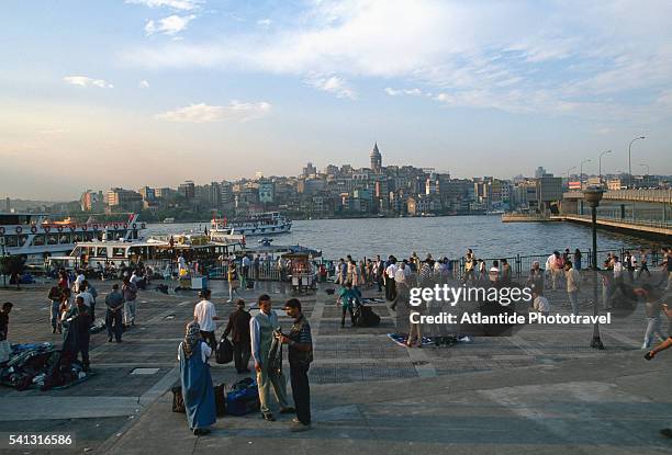 golden horn and galata quarter - praça-taksim - fotografias e filmes do acervo
