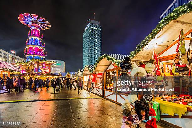 alexanderplatz christmas market, on the background the interhotel stadt berlin now park hotel - berlin stock pictures, royalty-free photos & images