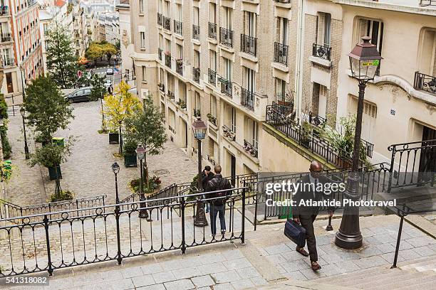 montmartre, typical steps - men costume black and white stock-fotos und bilder