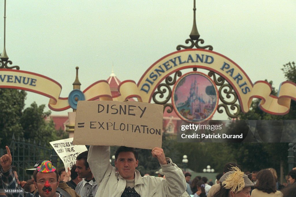 Disneyland Paris Strike 2025 Danell Christina disneyland-paris-strike-2025-danell-christina