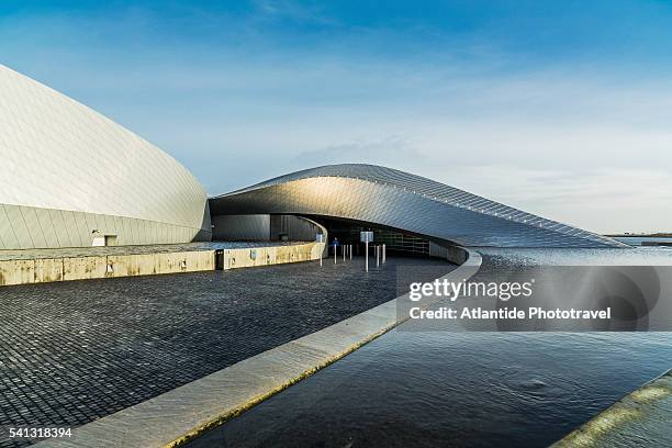 kastrup, den blå planet (national aquarium denmark), the exterior (3xn architects) - blå stock-fotos und bilder