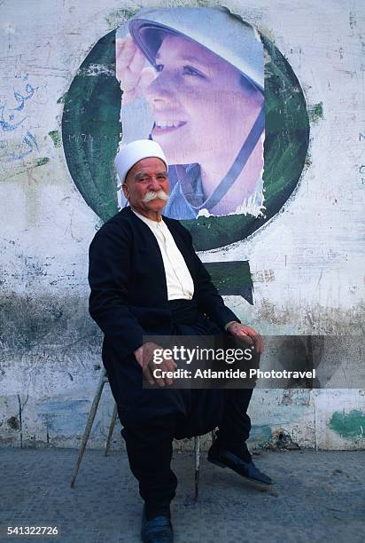 druze man - lebanese druze stock pictures, royalty-free photos & images