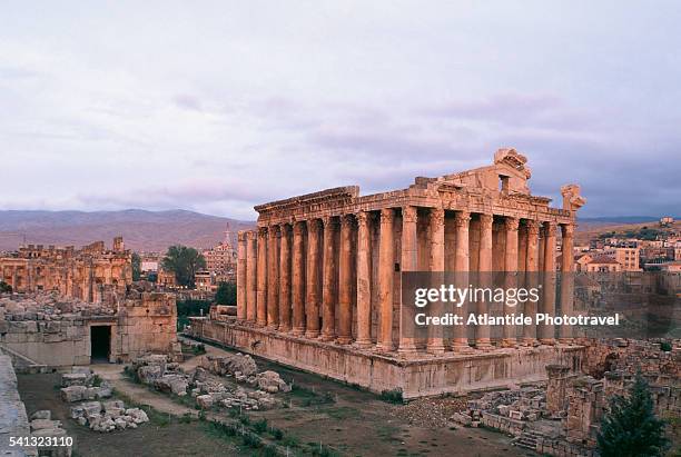 bacchus temple - lebanon stockfoto's en -beelden