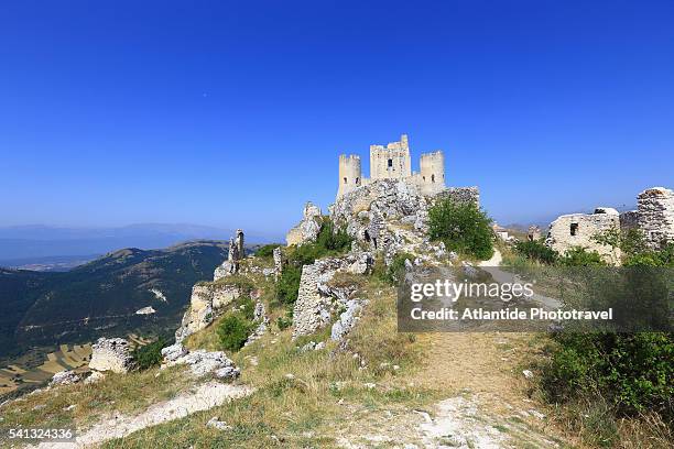 rocca calascio . - abruzzo stock pictures, royalty-free photos & images