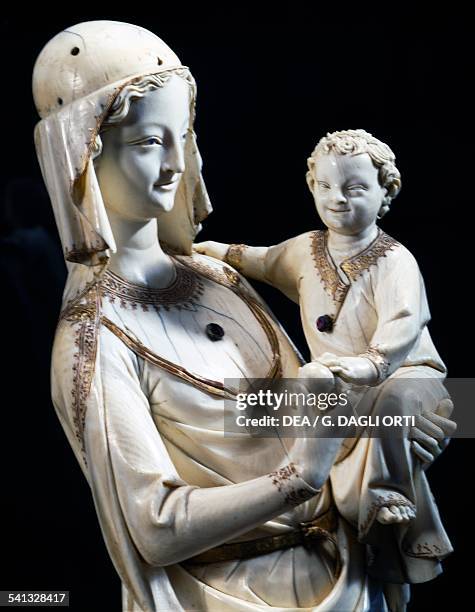 Virgin and Child, prior to 1279, ivory statue from Sainte-Chapelle in Paris. France, 13th century. Paris, Musée Du Louvre