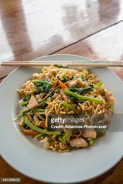 chicken noodle dish with sauteed vegetables - cambodia food stock pictures, royalty-free photos & images