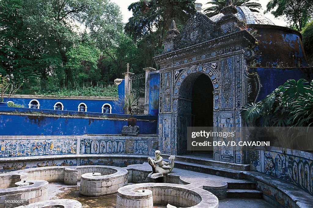 Fountain with azulejos tiles...