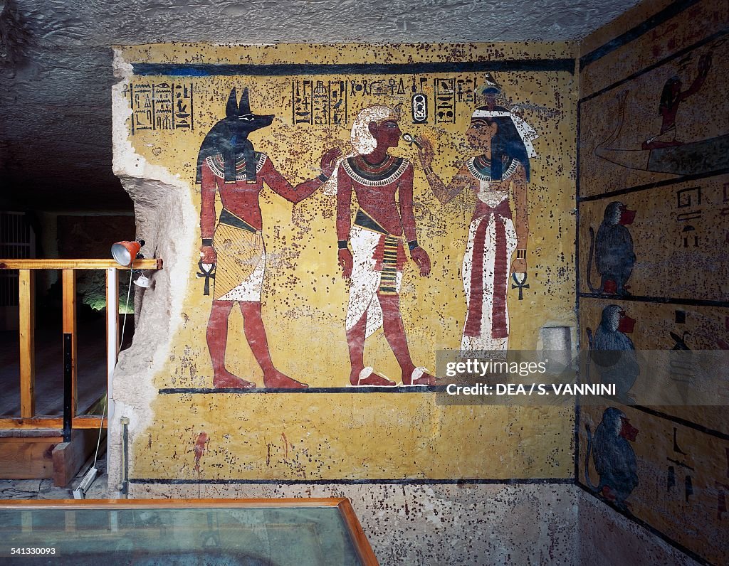Tutankhamun flanked by god Anubis, goddess Hathor