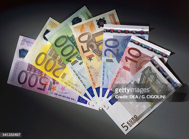 Banknotes of 5 20 100 500 euro, reverse. Europe, 21st century.