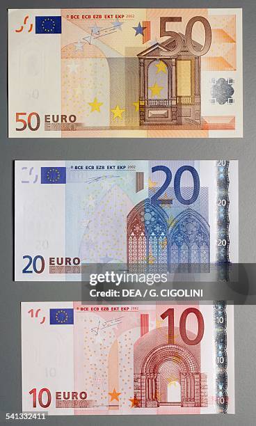 Banknotes of 5 20 euro, reverse. Europe, 21st century.