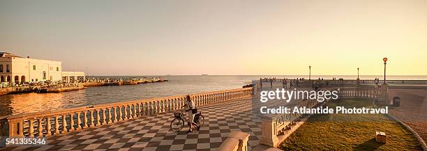 the terrazza mascagni and bagni (bathing establishment) pancaldi at twilight - livorno 個照片及圖片檔