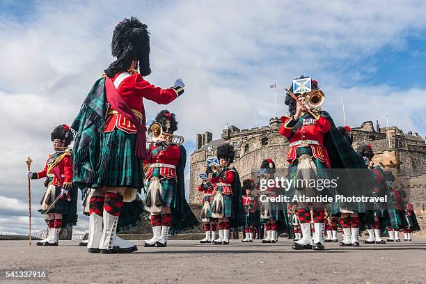 change of the guard at the castle - edinburgh castle people stock pictures, royalty-free photos & images
