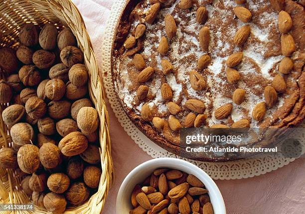 nuts and pastry at the giardino di epicuro restaurant - epicuro fotografías e imágenes de stock