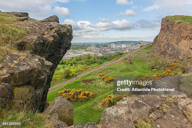 view of the town from holyrood park - holyrood park 個照片及圖片檔