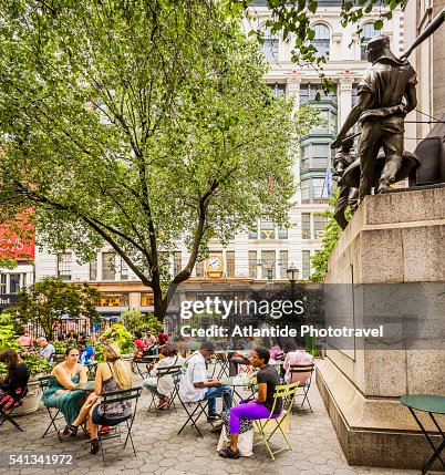 Manhattan, Midtown, Herald Square, the reading room area and James Gordon Bennett Memorial