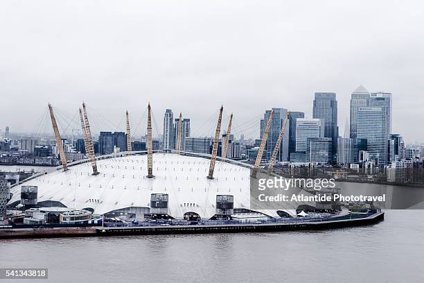 the thames river, the millennium dome and, on the background, canary wharf from emirates air line (london's cable car) - dome stock pictures, royalty-free photos & images