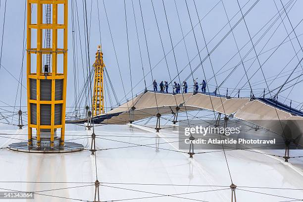 O2 Climbing 21 Climbing The O2 Stock Photos, High-Res Pictures, and Images - Getty ...