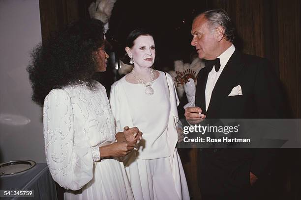 From left to right, singer Diana Ross with fashion designers Gloria Vanderbilt and Bill Blass at a cocktail party at the Dyansen Gallery, New York...