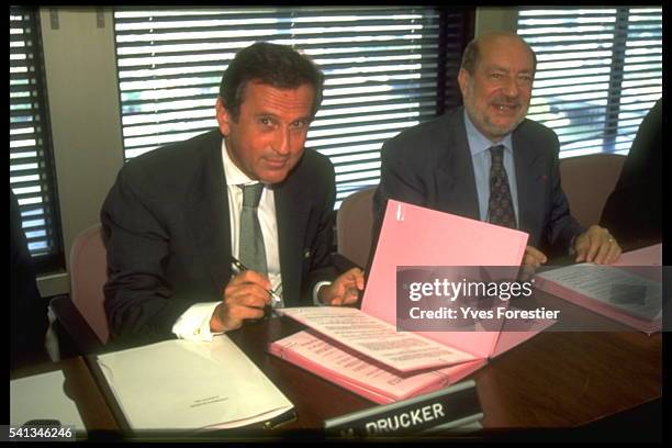 Jean Drucker, président directeur général de M6 avec le président du C.S.A., Herve Bourges.