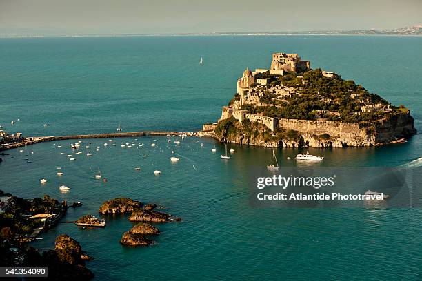 ischia island - golf van napels stockfoto's en -beelden