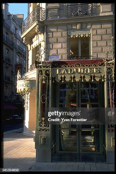 FAÇADE OF THE LADUREE PATISSERIE IN PARIS