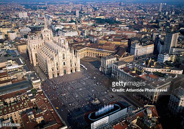 aerial view of piazza del duomo, milan - milan photos et images de collection
