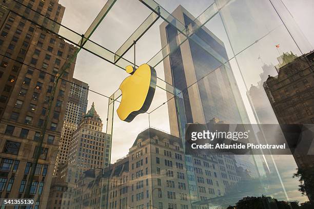 apple store at central park south, 5th avenue - apple computer stock pictures, royalty-free photos & images