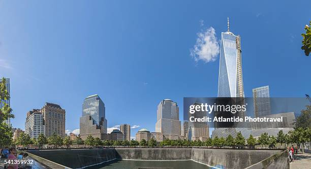 ground zero, september 11 memorial, south pool - one world trade center stock-fotos und bilder