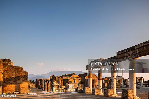 pompeii archaeological site - pompei stock-fotos und bilder