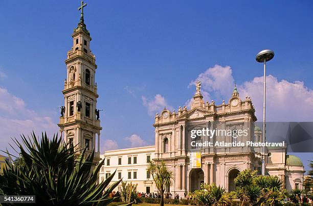 view of the shrine of the blessed virgin of the rosary of pompeii - santuario foto e immagini stock