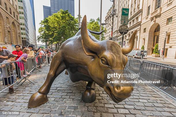 wall street bull - charging bull statue stock pictures, royalty-free photos & images