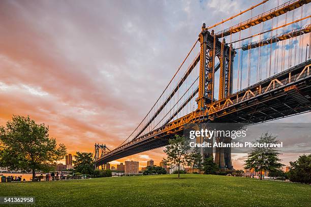 manhattan bridge at the sunset - brooklyn new york stock-fotos und bilder