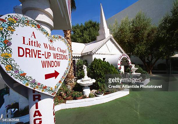 little white wedding chapel in las vegas - las vegas wedding ストックフォトと画像
