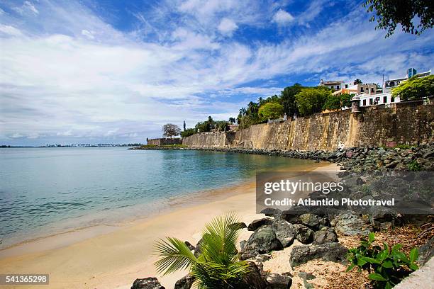 old san juan city walls near puerta de san juan - san juan puerto rico stock-fotos und bilder