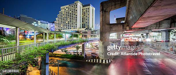 the footbridge and the bts skytrain structure near siam square - bts skytrain stock pictures, royalty-free photos & images