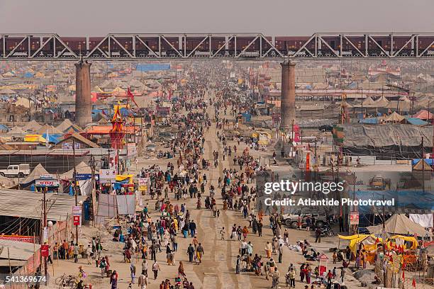 maha kumbh mela 2013 - kumbh mela at allahabad stockfoto's en -beelden