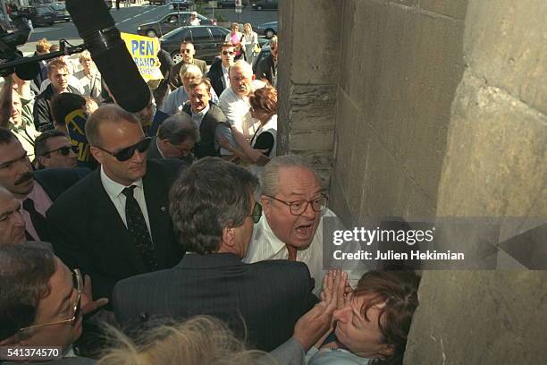 Jean-Marie Le Pen agresse la candidate socialiste, Mme. Peulvast Bergeal.