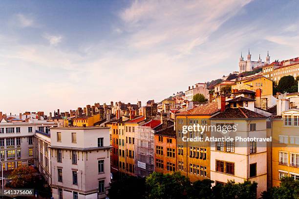 old lyon rising on hillside - lyon photos et images de collection