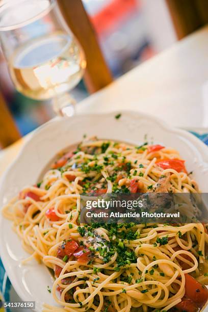 anchovies and tomato spaghetti at la lanterna restaurant - lanterna 個照片及圖片檔