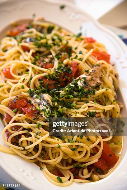 anchovies and tomato spaghetti at la lanterna restaurant - lanterna 個照片及圖片檔