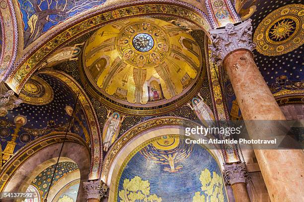 mount of olives, church of all nations (also known as the church or basilica of the agony), the interior - gold leaf stock pictures, royalty-free photos & images