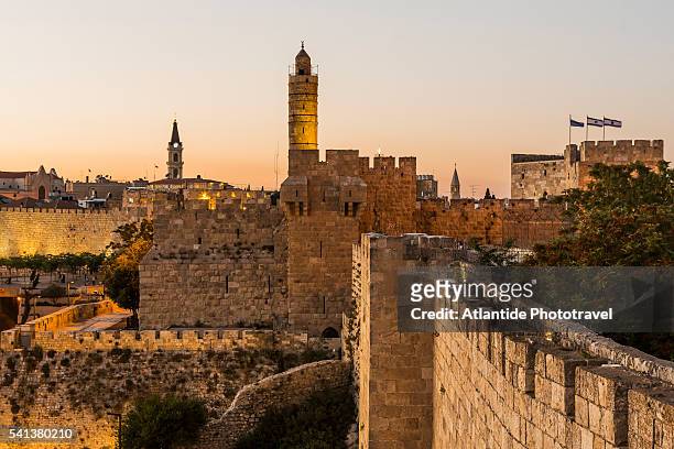 old town, the tower of david (or citadel of jerusalem) and the walls - israelense - fotografias e filmes do acervo