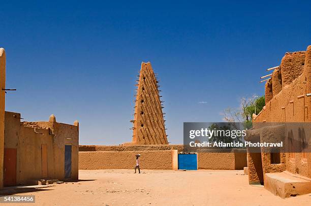 view of the ancient mosque - niger stock pictures, royalty-free photos & images