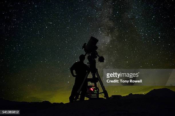 astronomer with telescope milky way - astronomia foto e immagini stock