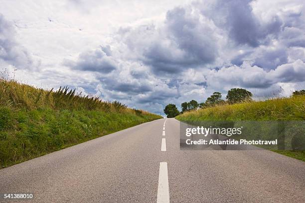 open road in countryside - haute normandie 個照片及圖片檔