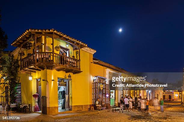 house on the corner of the steps near casa de la musica - musica stock pictures, royalty-free photos & images