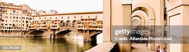 ponte vecchio and the arcades of corridoio vasariano - ponte vecchio bildbanksfoton och bilder