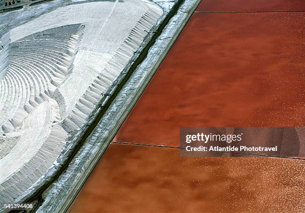 aerial view of camargue saltworks - salzmarsch stock-fotos und bilder